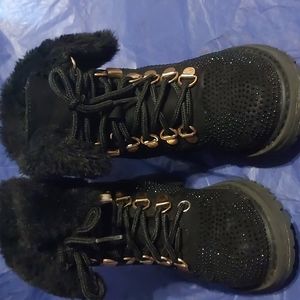 👡 Girl black faux fur boots